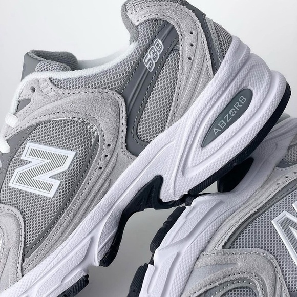 NEW BALANCE 530 IN RAINCLOUD WITH SHADOW GREY & SILVER METALLIC Sneakers size 8 - Picture 4 of 9